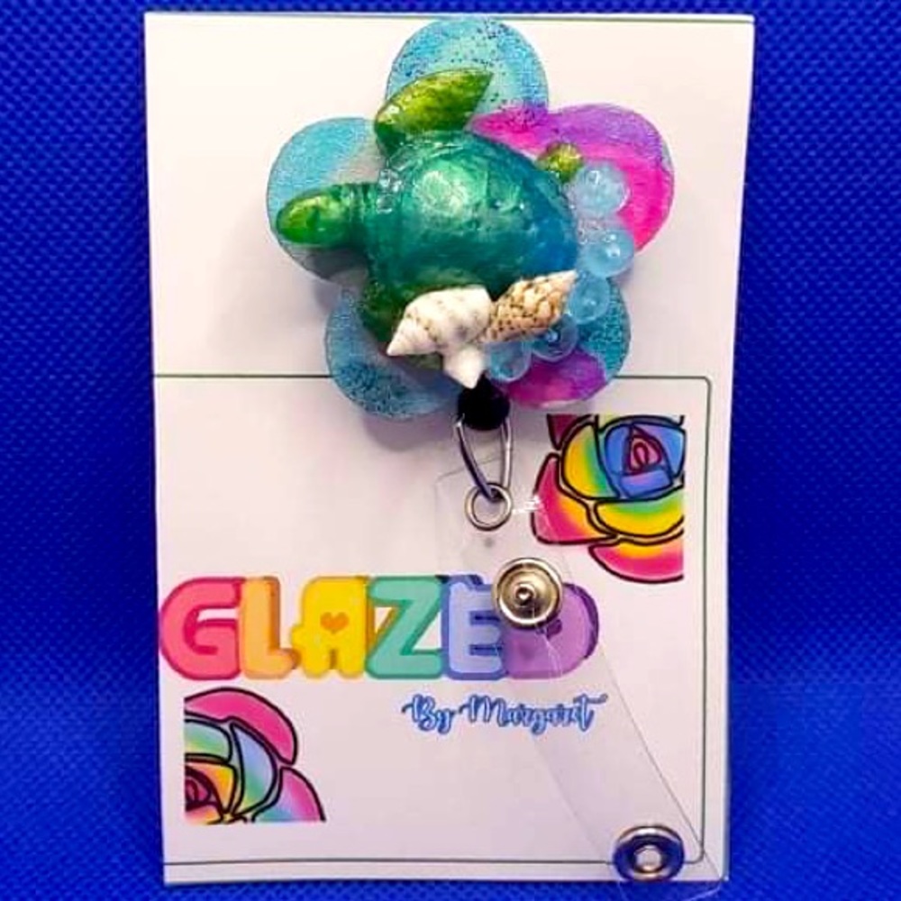 🆕Badge Reel 🛍🤩Free Shipping ✈️💌for bundle of 3 items and up📦